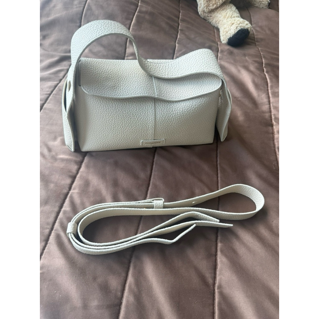 กระเป๋า มือสอง songmont drippy roof bag mini size สี ivory