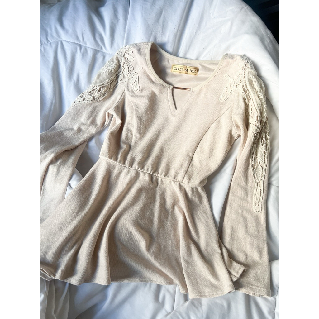 cecil mcbee เสื้อสีครีมแขนยาว