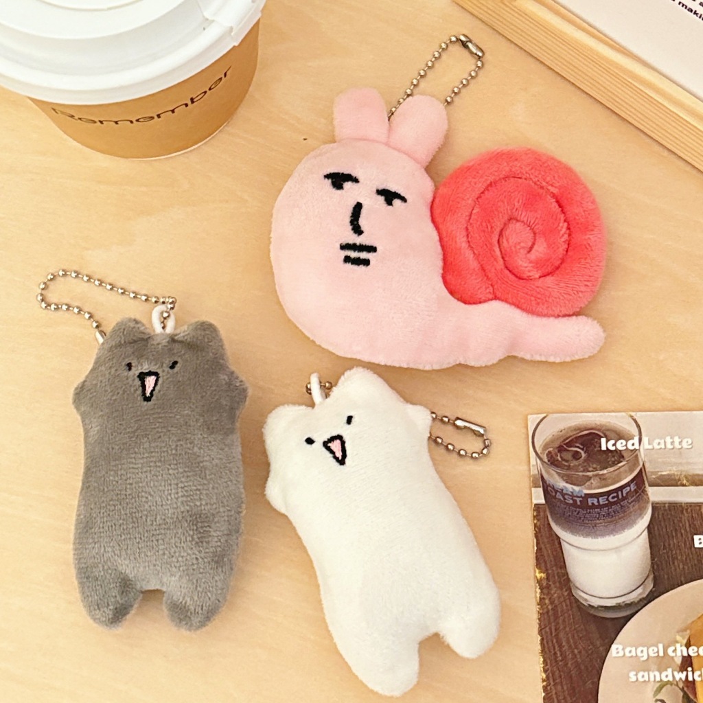 【การจัดส่งจากประเทศไทย】จี้พวงกุญแจตุ๊กตา พวงกุญแจแมวนิ่มขนฟู ของขวัญสำหรับคู่รัก