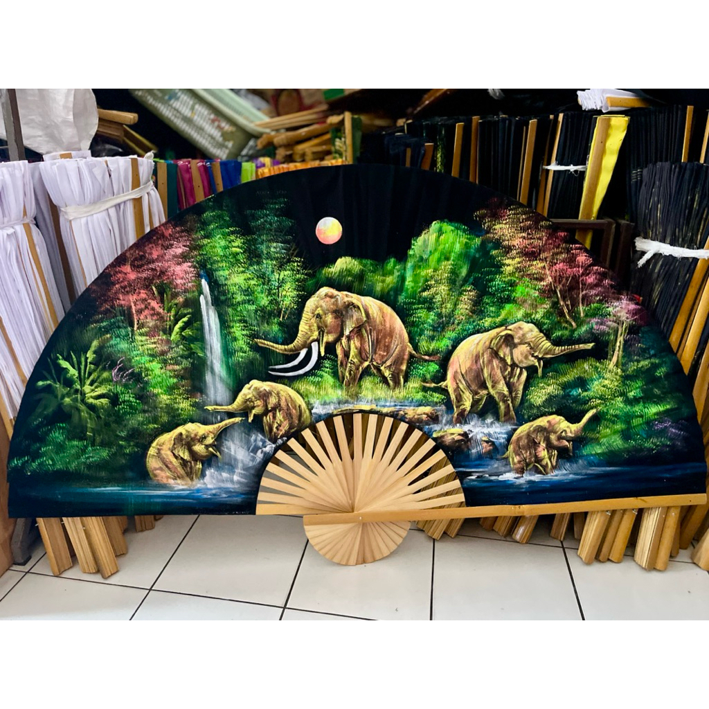 พัดไม้ไผ่ พัดกำมะหยี่สีดำ พัดใหญ่ ขนาด 24 นิ้ว ,35 นิ้ว เพ้นท์ลายชนบท ลายตลาดน้ำ ลายช้าง ลายหน้าพระ