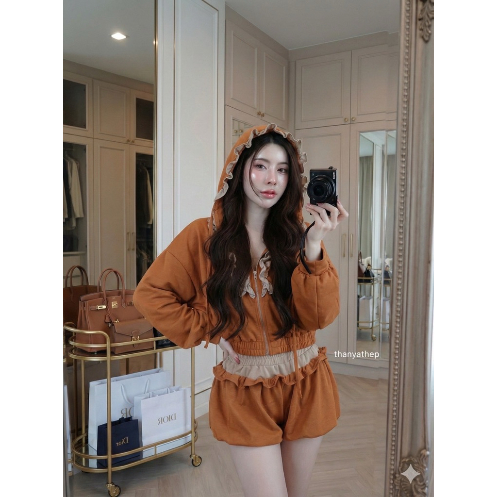 #Thanyathep Set เสื้อฮู้ดแต่งระบายมีสายเดี่ยวแยกให้ ใส่ได้หลายแบบพร้อมกางเกงบอลลูนซับในอย่างดี ผ้าดี