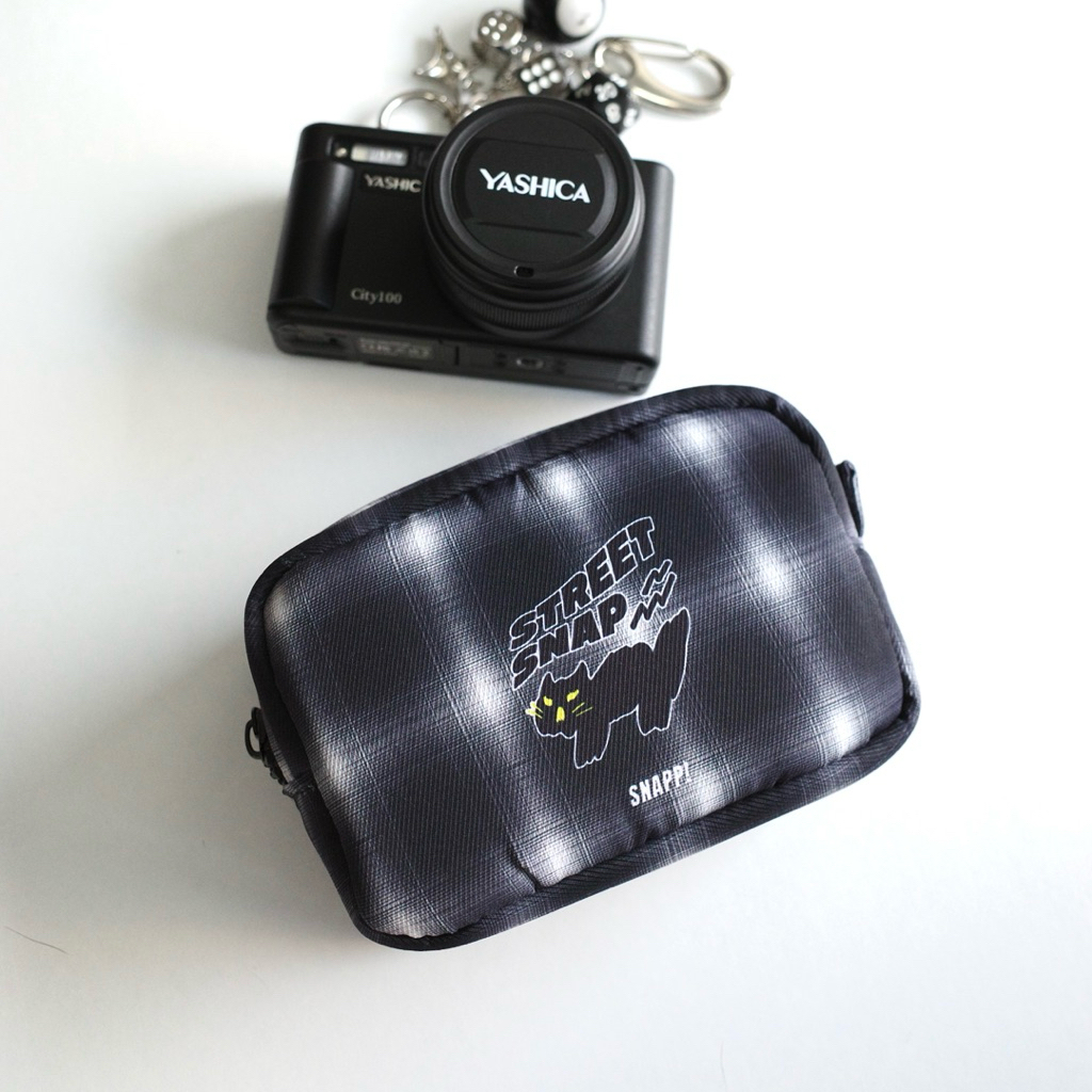 รุ่นใหม่ ! มีซิปแน่นหนา บุนวมนุ่มใส่ Ricoh และ Fuji x half ได้ [STREET SNAP GINGHAM]