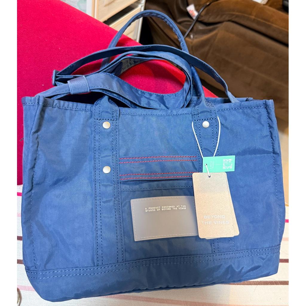 กระเป๋าสะพาย beyond the vines crunch carrlyall01