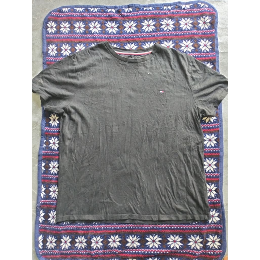 เสื้อยืด Tommy Hilfiger สีดำ | โลโก้ธงอกซ้าย | มือสอง
