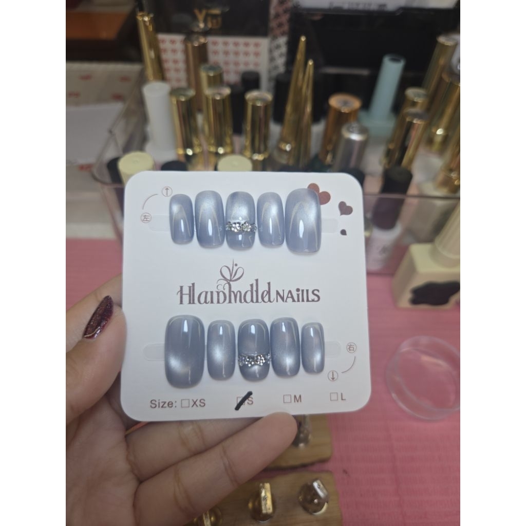 เล็บเจลแท้9 ลูกแก้ว (Cat Eye) สีฟ้าเทา อะไหล่เพชร