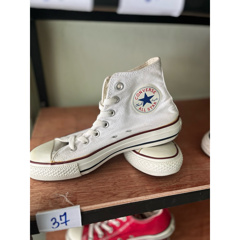 converse หุ้มข้อสีขาว