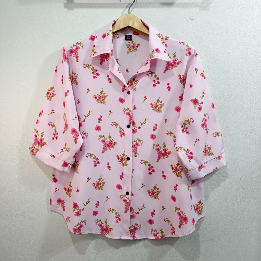 อก 44” เสื้อเชิ้ตเเขนสามส่วน ผ่าหน้า ผ้าไหมอิตาลี ไม่ต้องรีด ลายดอกเล็ก - รูปที่ 2