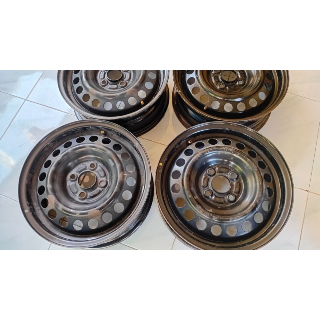 ล้อกระทะขอบ15 กระทะล้อ4รู100 CB54.1 (ผ่านการใช้งาน)ใส่toyota,suzuki
