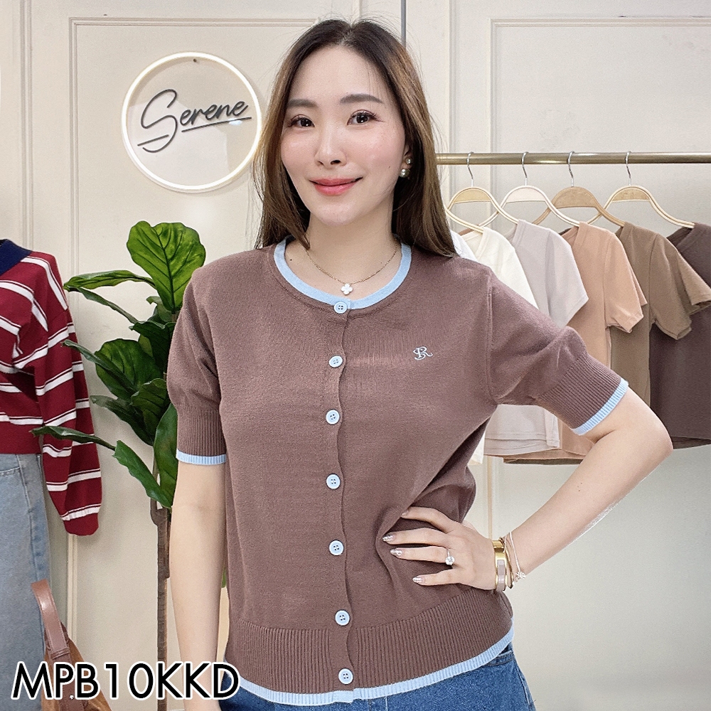 Serene's Choice เสื้อไหมพรม แขนสั้น ผ่าหน้า กระดุมทูโทน ผู้หญิง Knit Top ปักโลโก้ Serene