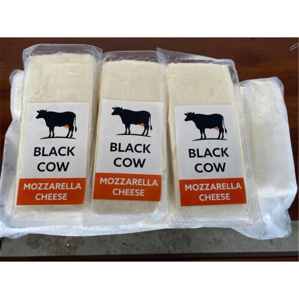 ชีส มอสซาเรลล่า ตราแบล็คคาว (Black Cow Mozzarella Cheese) น้ำหนัก 1 กิโลกรัม