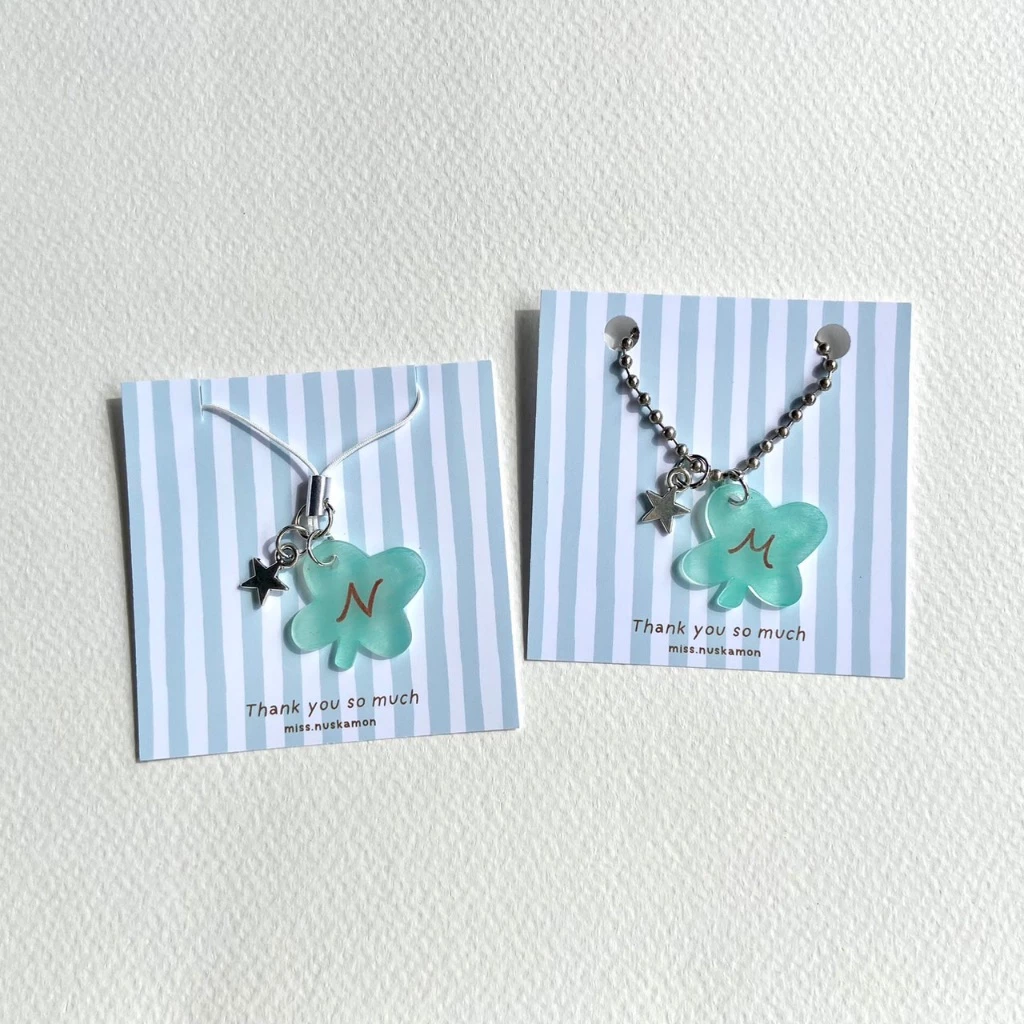 (พร้อมส่ง 1-3 วัน) พวงกุญแจตัวอักษร a-z ใบโคลเวอร์ จี้ดาว !🍀⋆˚。𖦹 °✩