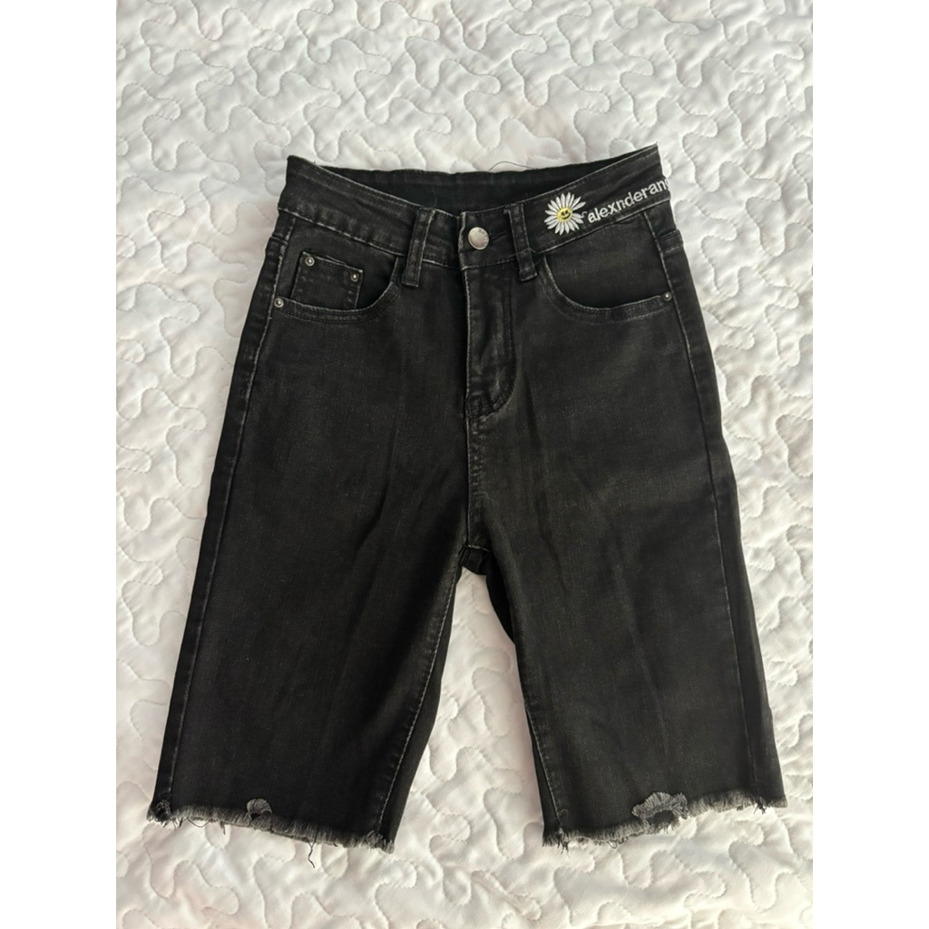 Biker denim pants กางเกงขาสั้นทรงไบเกอร์ มือสอง