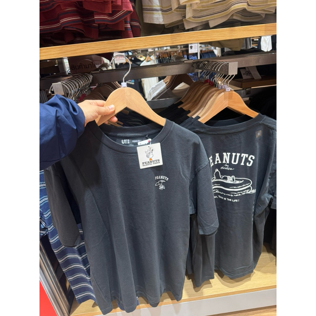 เสื้อ uniqlo   S M L  มือ 1 shop thaiสินค้าพรีออเดอร์รอ1-2วันค่ะ