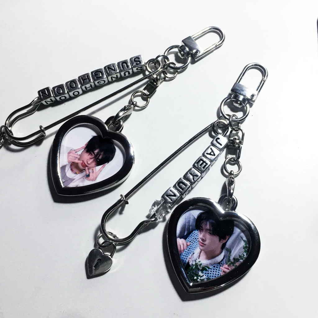(ส่งไว 1-2วัน) พวงกุญแจสั่งทำ *ใส่รูปกับชื่อ | ของขวัญ อนิเมะ ปัจฉิม