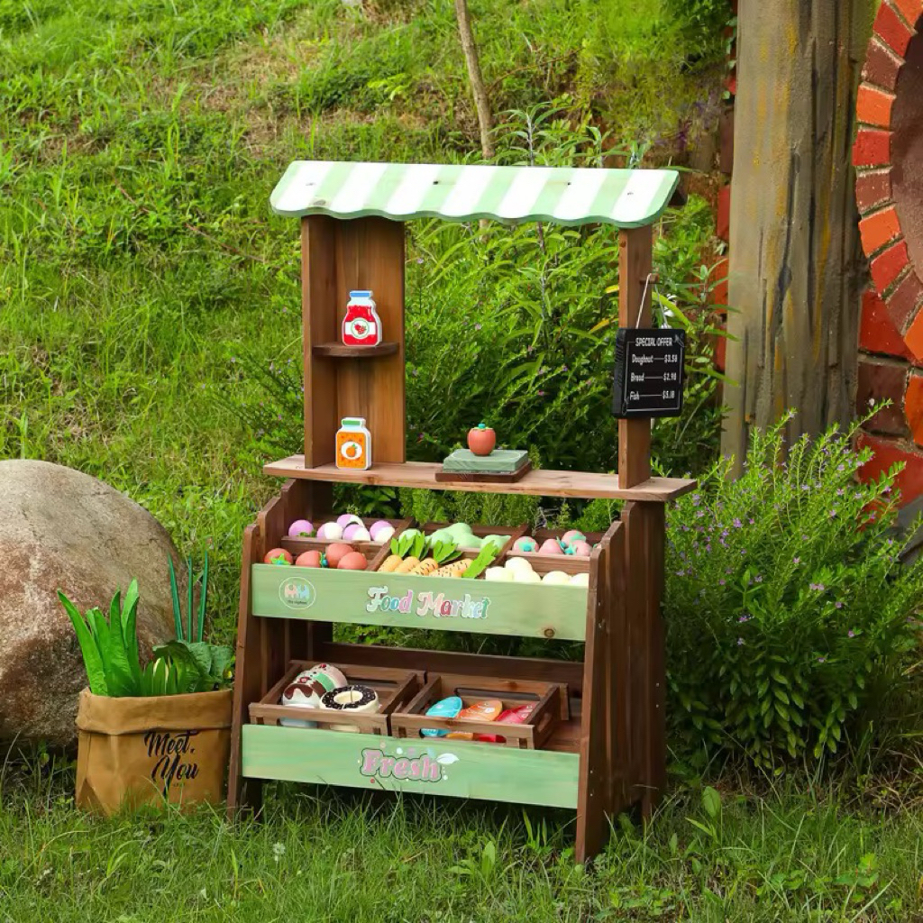 Wooden Outdoor Stall แผงขายของพร้อมอุปกรณ์งานไม้สำหรับเล่นกลางแจ้ง - Sensory Play by KT
