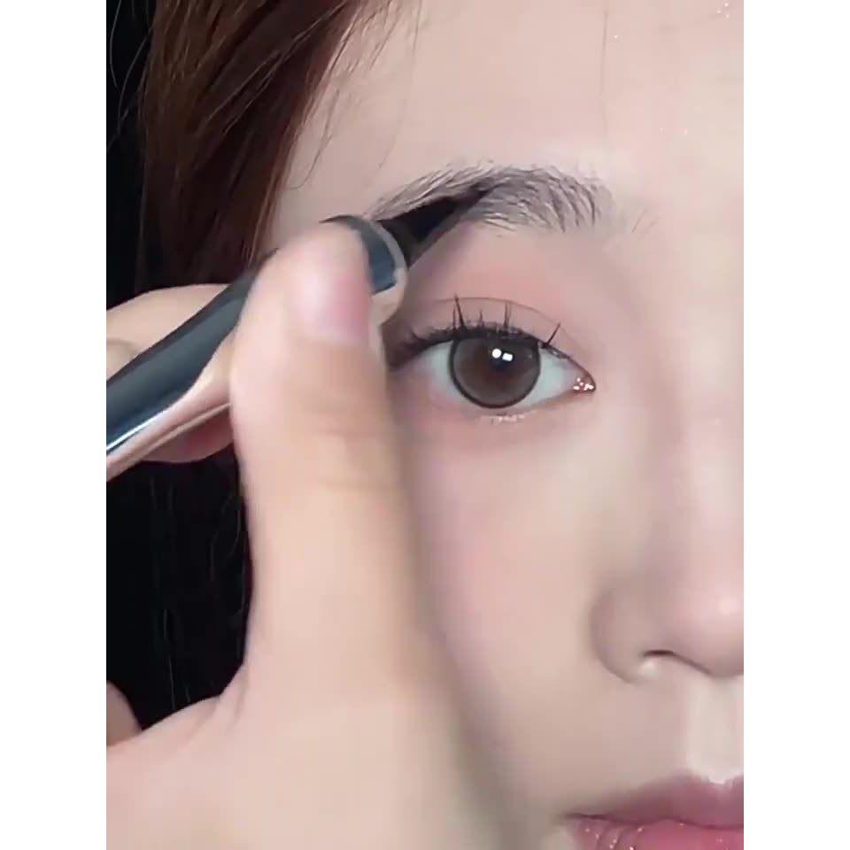 🔥[ซื้อ 1 แถม 1]🔥 ดินสอเขียนคิ้ว หัวเล็ก กันน้ำ กันเหงื่อ 24 ชม ติดทนนาน อัลตร้าไฟน์ เขียนง่าย เป็นธรรมชาติ - รูปที่ 2