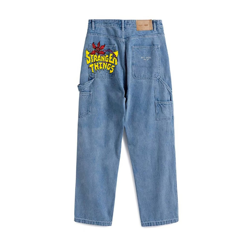 era-won กางเกงยีนส์ มีกระเป๋าข้าง รุ่น CARPENTER DENIM X STRANGER THINGS สี ฟอกอ่อน
