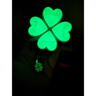 Magic Clover Clicker เรืองแสง&เปลี่ยนสีได้ พวงกุญแจคลิก มหัศจรรย์ ใบโคลเวอร์ by MamiAmidiy