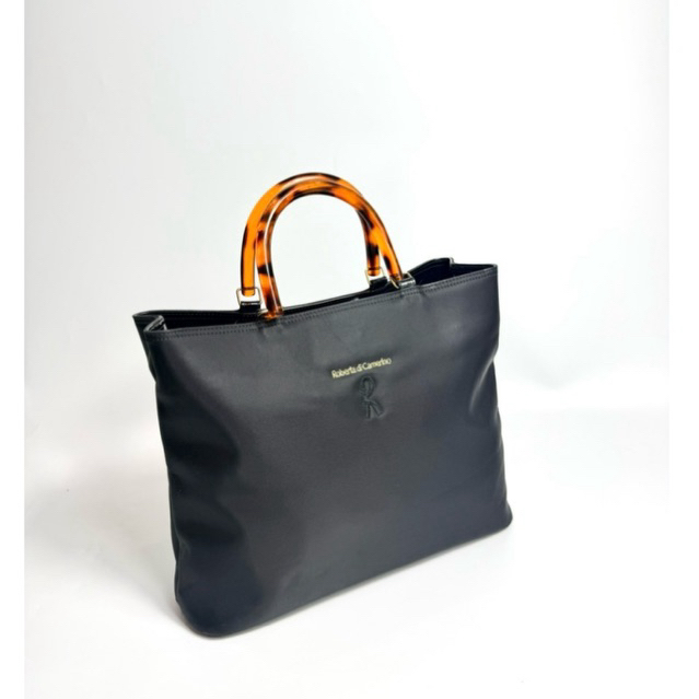 (used) :: Roberta di camerino แบรนด์ญี่ปุ่น แพง พรีเมี่ยมไนลอน สีดำสนิทด้านหน้าปักแบรนด์ หูจับเป็นกร