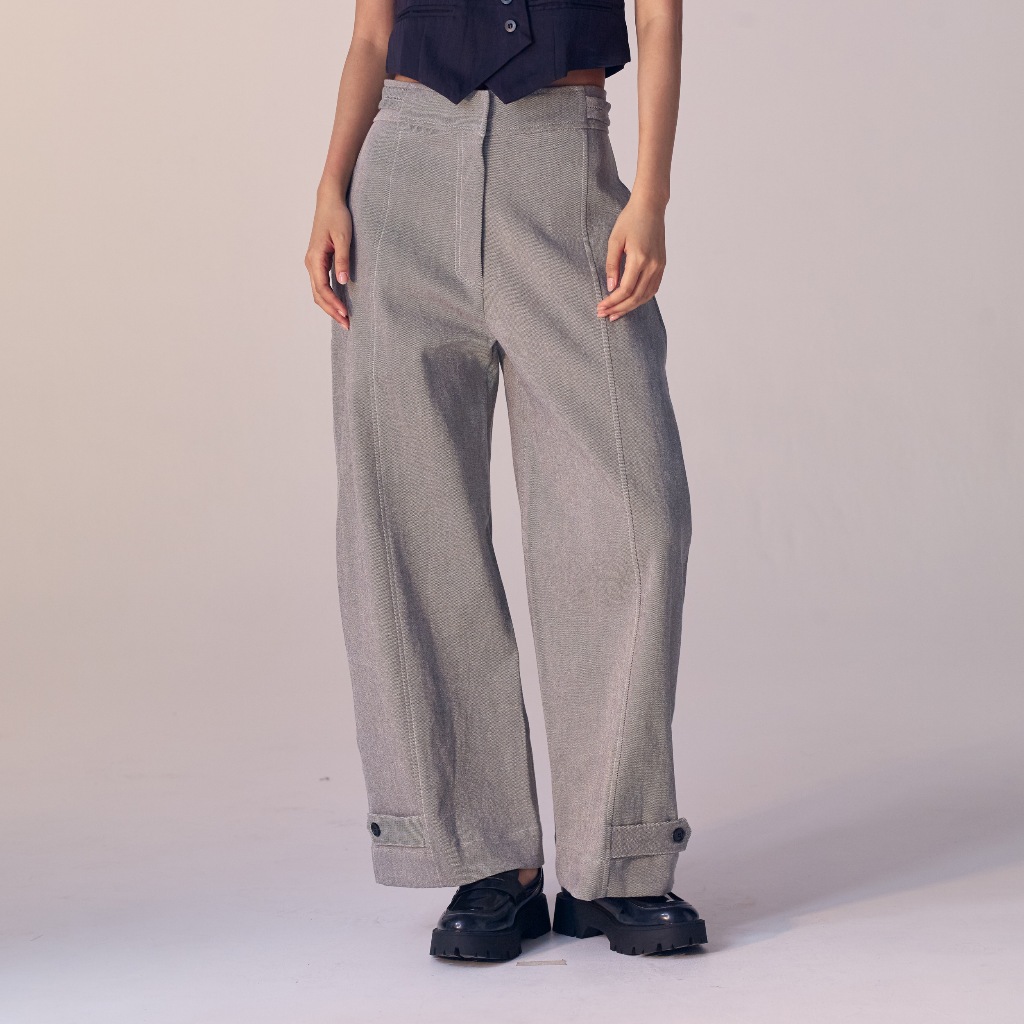 COWORKER - wide leg denim trousers กางเกงขายาวผ้ายีนส์ทรงโค้งปรับกระดุมที่เอวและปลายขาได้