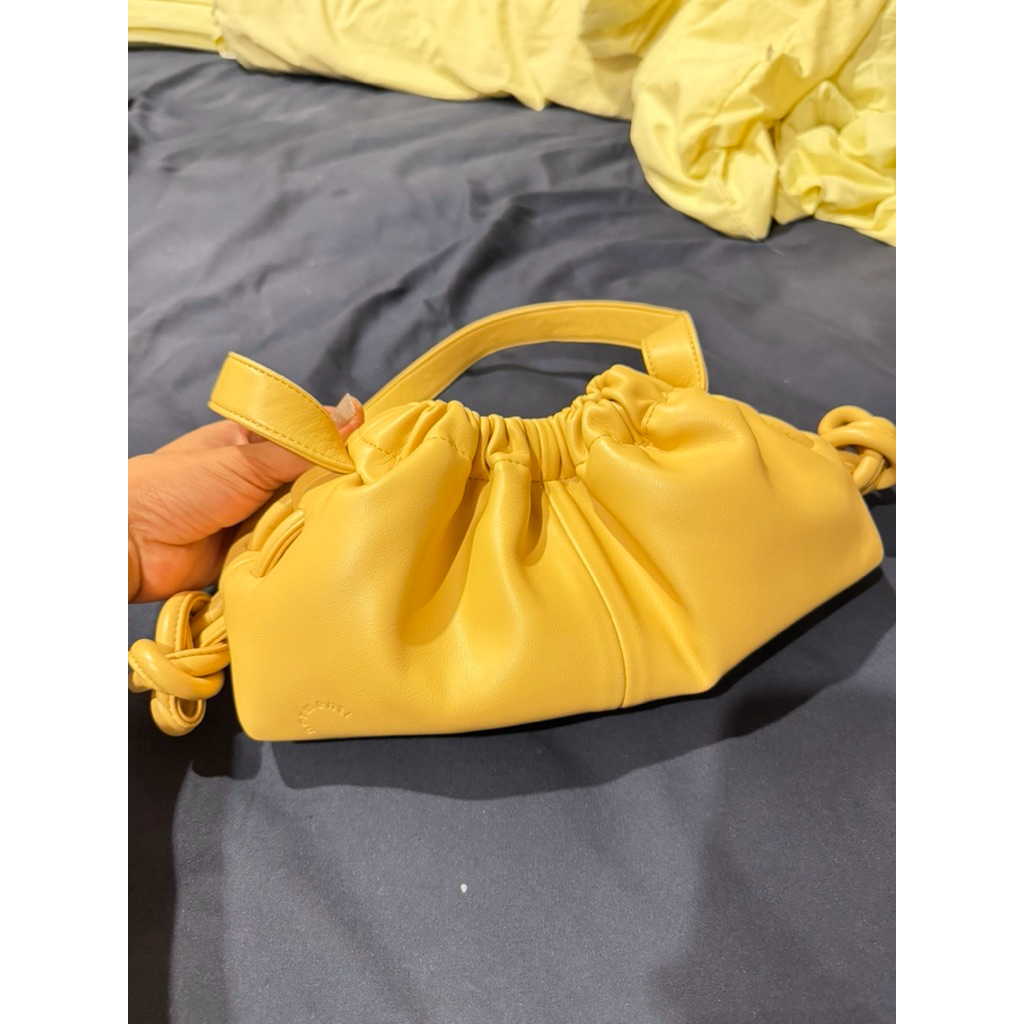 กระเป๋าสะพาย GARMENTI - GYOZA BAG