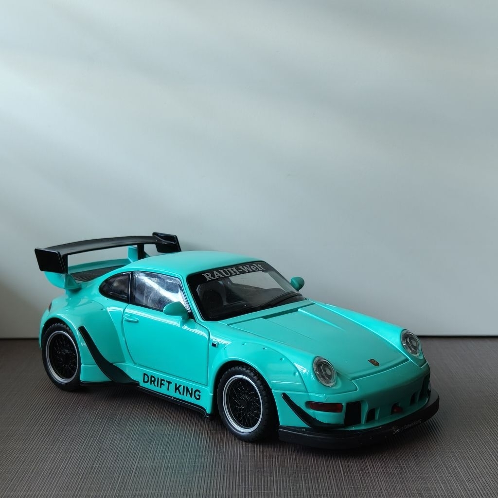 รถโมเดล 1:24 Porsche 911 RWB สีเขียวมิ้น งานดี ละเอียดสมจริง สีสวย เปิดปิดประตูได้ มีไฟ/เสียง มีกล่อ