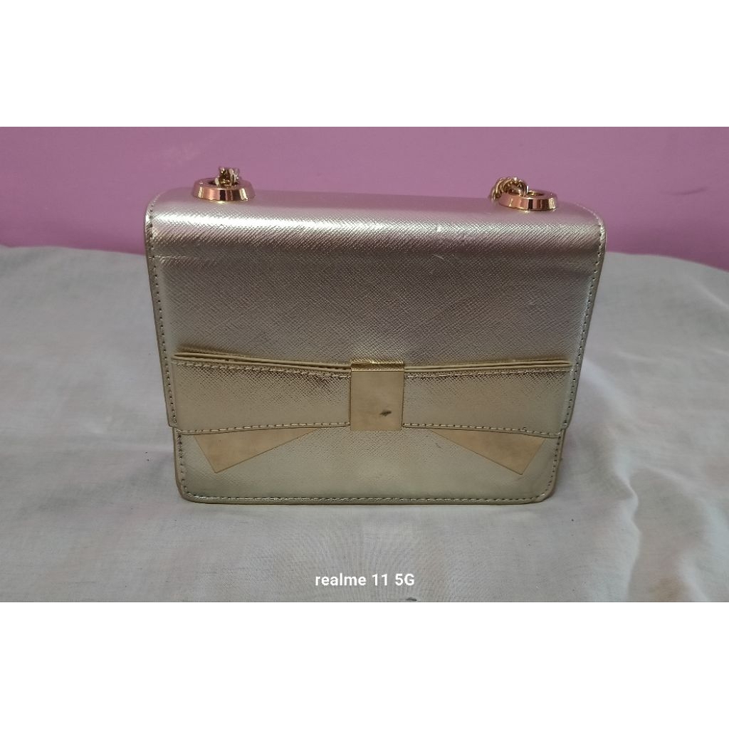 กระเป๋าคลอสบอดี้ ck มือสอง