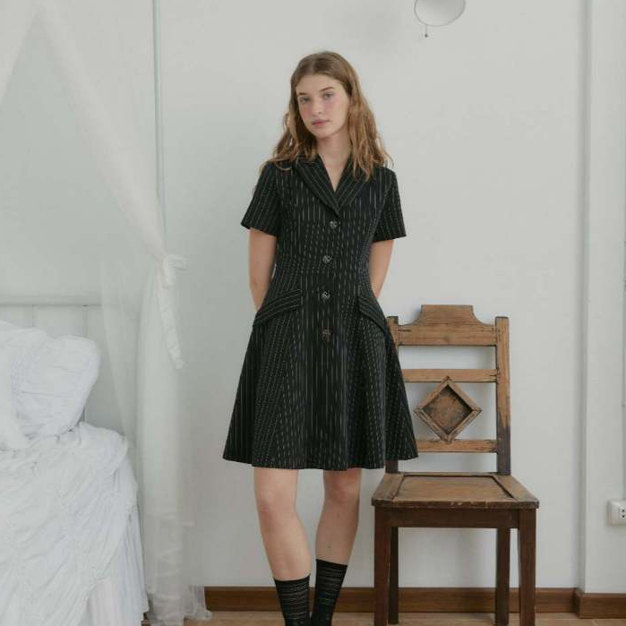 La Mignonne (XS-4XL) Valeria Orchid Dress เดรสที่ดีเทลเก๋ๆต้องรุ่นนี้เลยค่ะ กระเป๋าด้านหน้าใช้งานได้