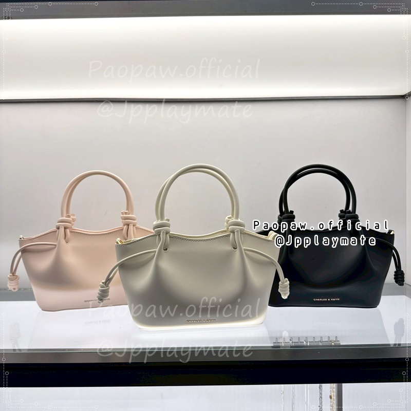 กระเป๋า Charles & Keith รุ่น CK2 Sammie Knotted-Handle Tote Bag แท้จากชอป พร้อมถุงกระดาษ