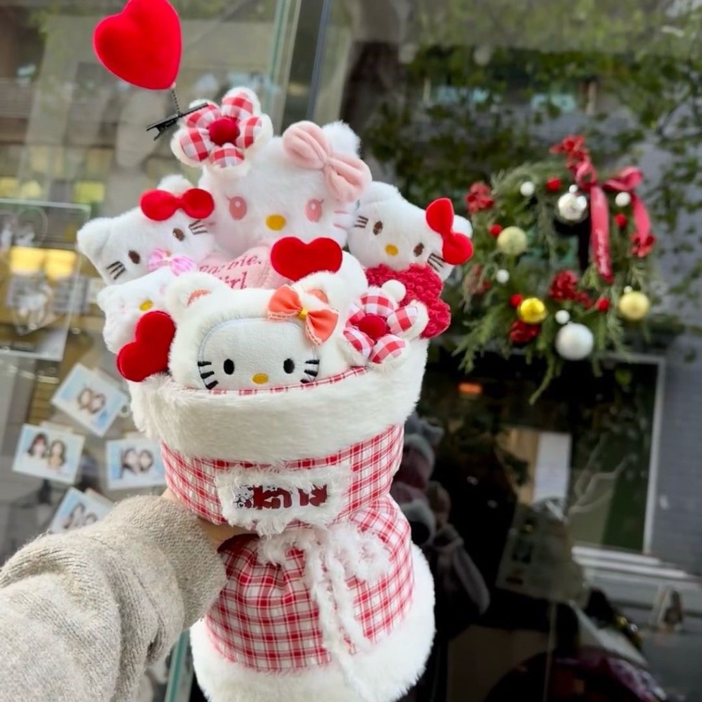 ช่อดอกไม้ตุ๊กตาเฮลโลคิตตี้ ของขวัญที่ยอดเยี่ยมสำหรับแฟนสาวของคุณ โดยเฉพาะในวันวาเลนไทน์ วันเกิด หรือวันรับปริญญา