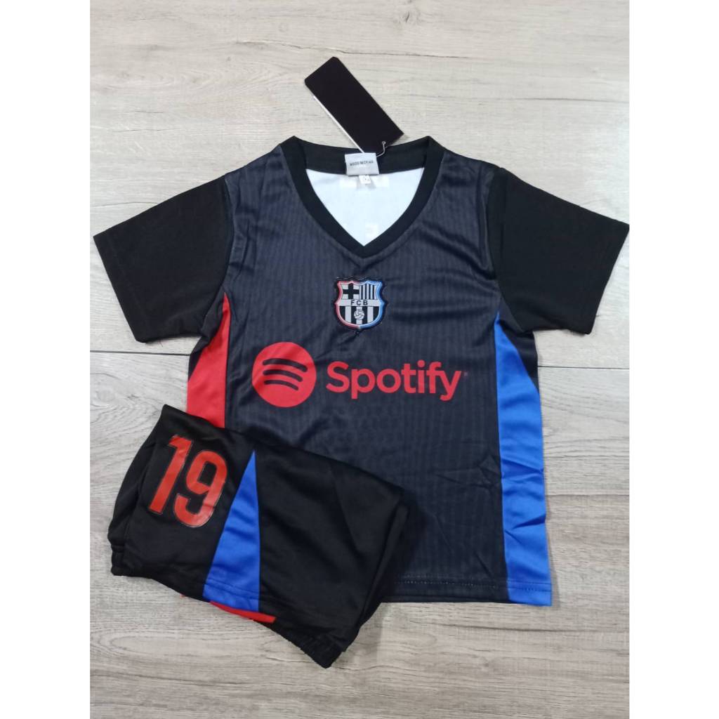 ชุดกีฬาเด็ก สโมสรบาร์เซโลน่าเบอร์19ชื่อลามีน ยามาล ใหม่ล่าสุด2025เสื้อ+กางเกง