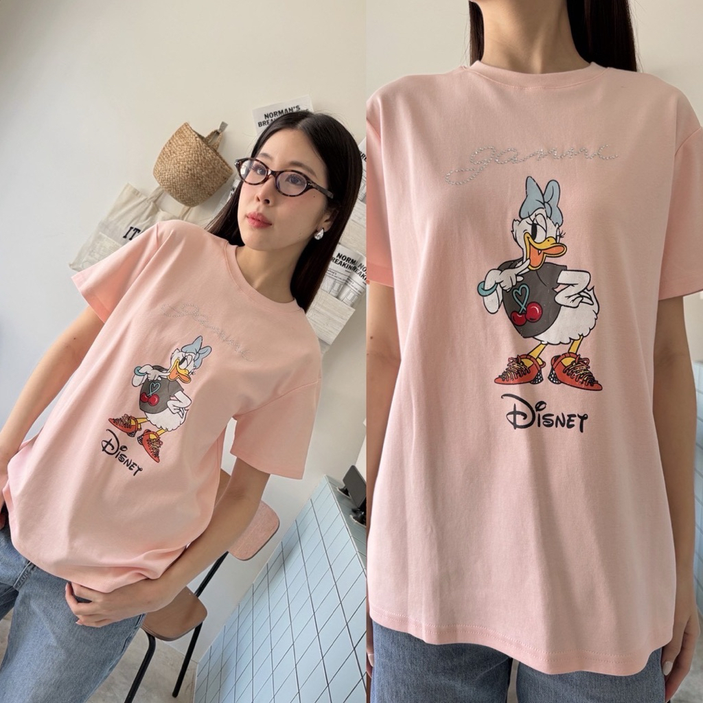 Daisy and Donald Ganni T-Shirt”  เสื้อยืดคอกลมแขนสั้น สกรีนลายแบรนด์ดัง ชนช็อป เนื้อผ้านุ่มใส่สบาย ป้ายแท็คป้ายห้อยครบ