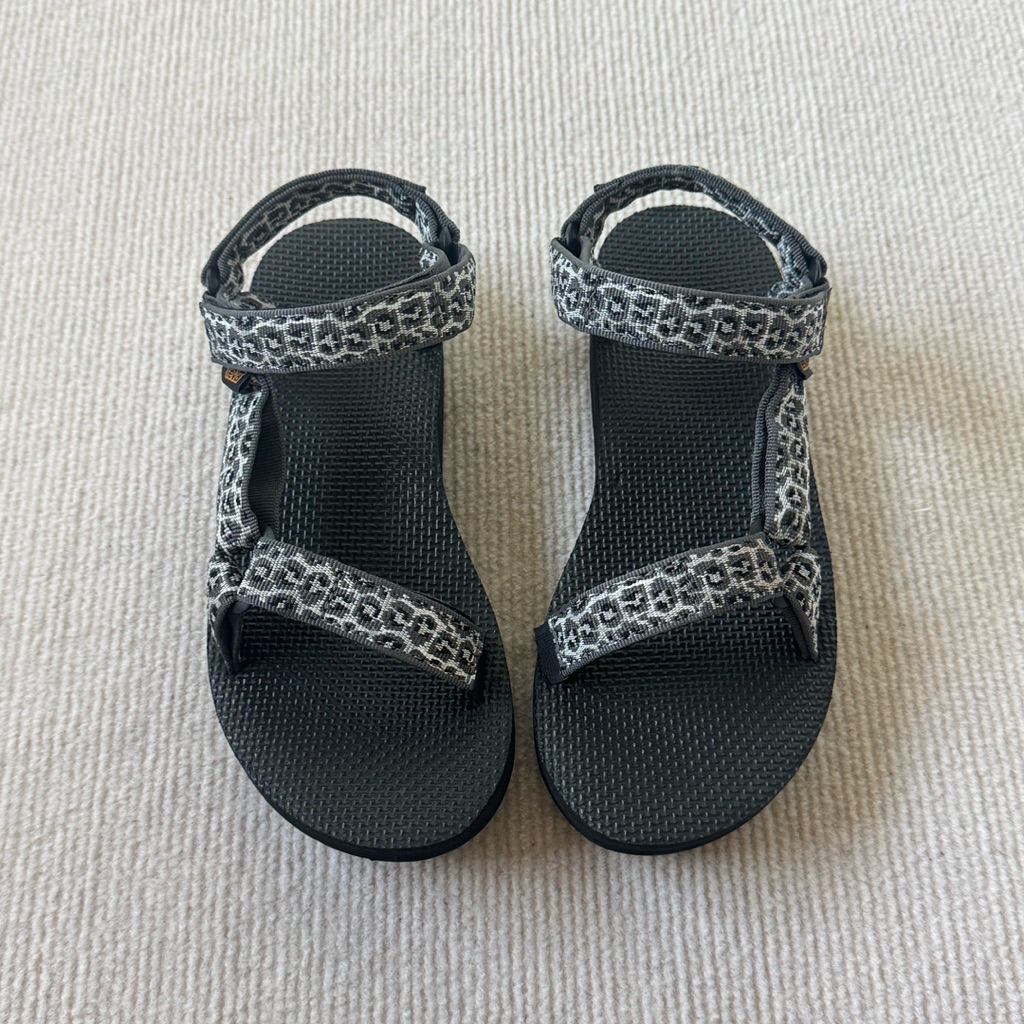 Teva รองเท้ารัดส้นมือสองของแท้ ไม่มีกล่อง sz.39