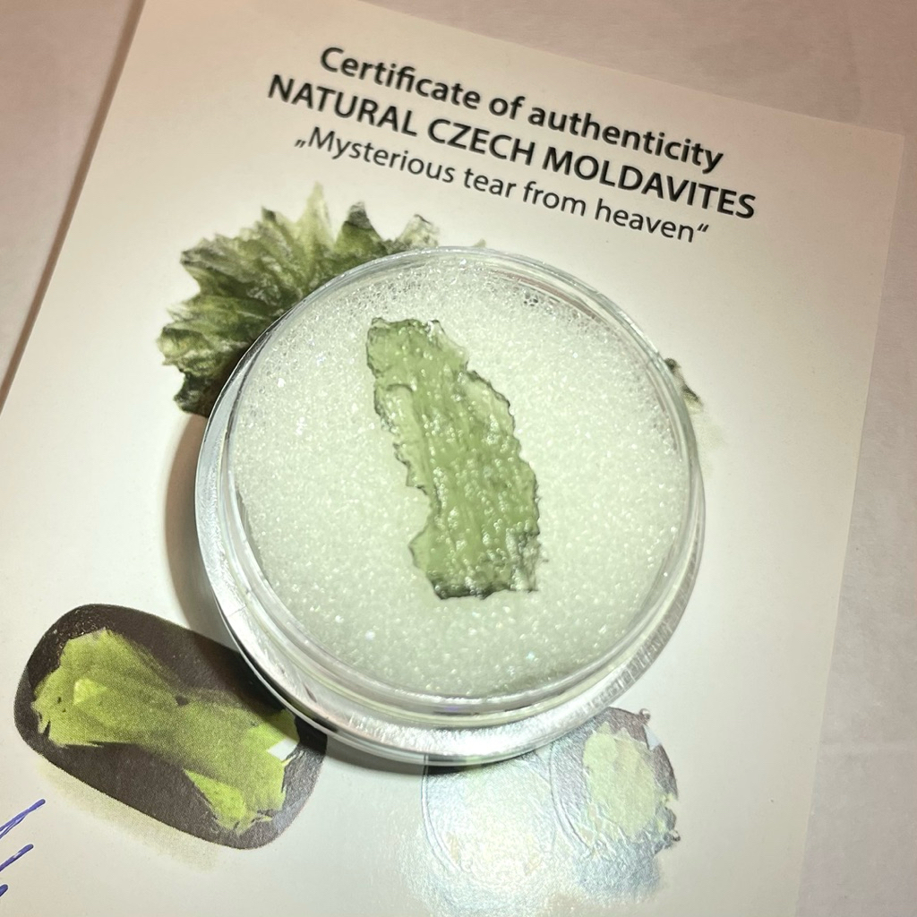 Moldavite tektite 0.79g