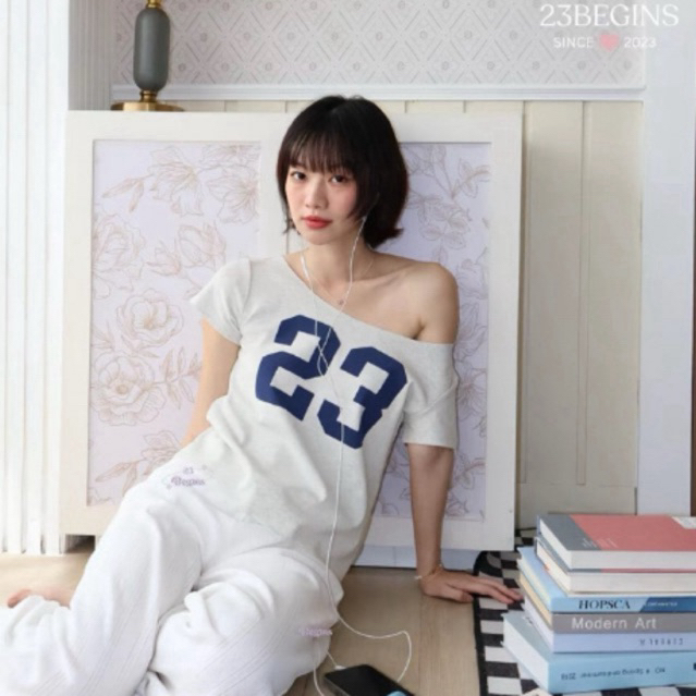 เสื้อปาดไหล่ 23 begin ไซส์ L สีเทา ลองใส่แค่ครั้งเดียวค่ะ 🩶