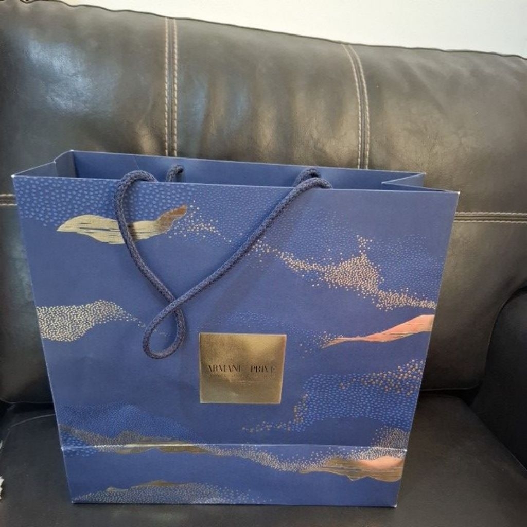 ถุงกระดาษ Armani prive ใบใหญ่ ใส่น้ำหอม v