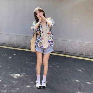 Red Berryเสื้อเชิ้ตลูกไม้เย็บสไตล์เกาหลีสำหรับผู้หญิงในช่วงฤดูร้อนสไตล์เรโทรคอวีหลวมลายดอกไม้ W361