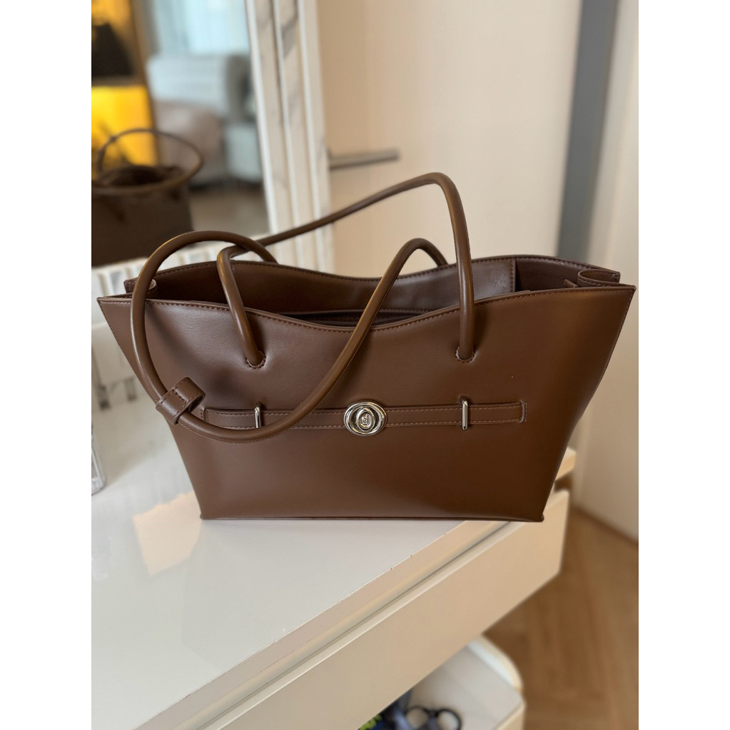 กระเป๋าgamentiมือสองของแท้อุปกรณ์ครบสีน้ำตาลสภาพดีใส่ของได้เยอะน้ำหนักเบาทนทาน