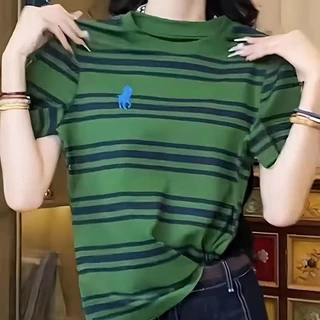 เสื้อยืดแขนสั้นลายทางคุณภาพสูงสำหรับผู้หญิง อเนกประสงค์ ทันสมัย ​​ดูอ่อนเยาว์ ปักลาย สบายๆ ช่วยให้ดูผอมเพรียว ดีไซน์ไม่ซ