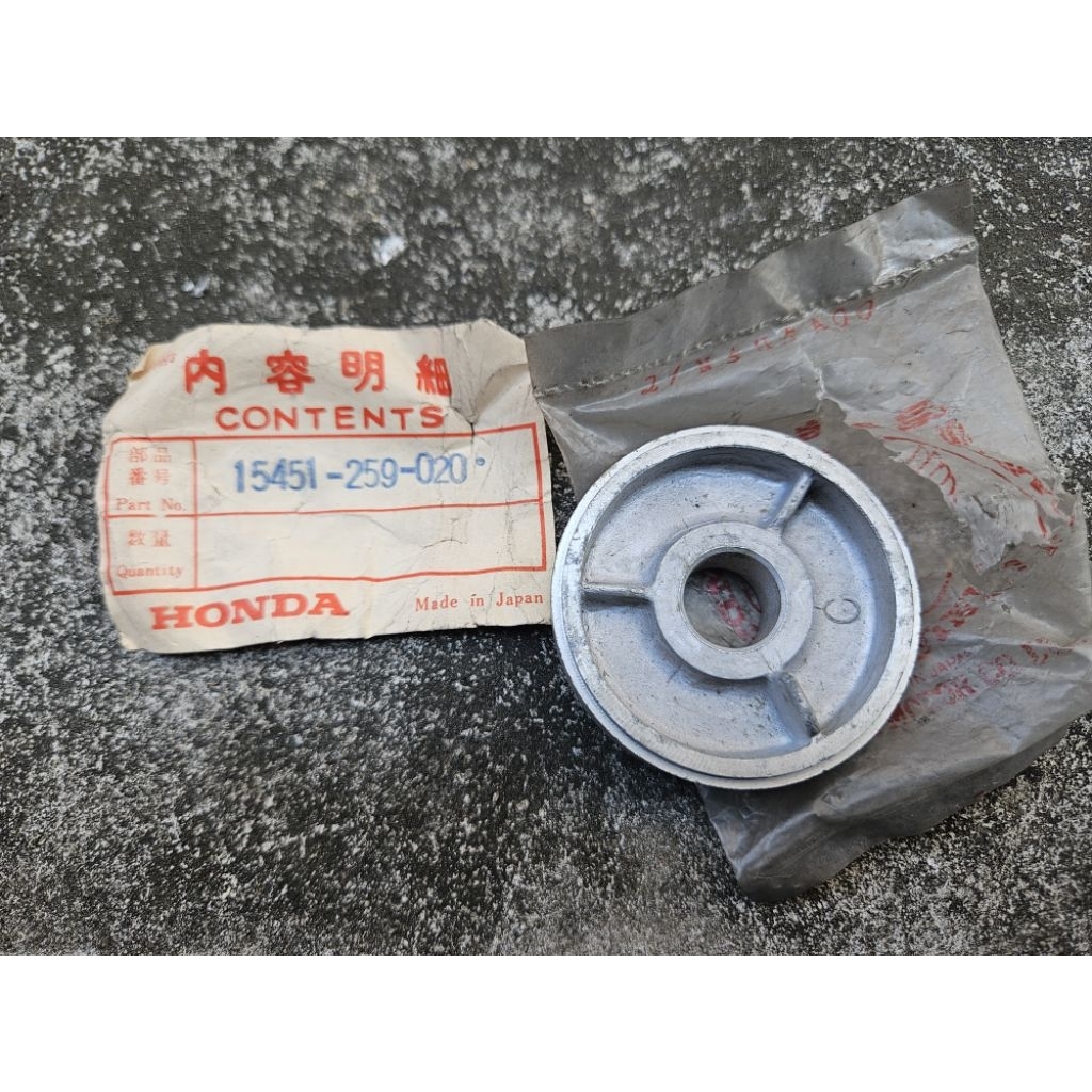 ฝาปิดปั๊ม แท้ใหม่ญี่ปุ่น Honda C72 C77 CB72 CB77 CL72 CL77 CP77