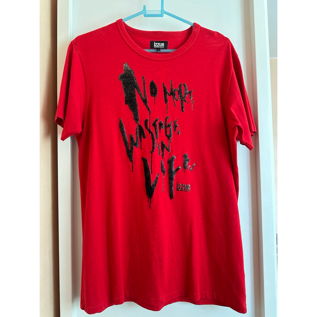 เสื้อยืดผู้ชาย แบรนด์แท้ Izzue สีแดง มือสองคุณภาพดี
