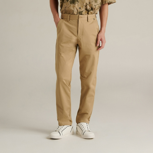 Mc JEANS Online Exclusive กางเกงผู้ชาย ขายาวทรงขาเข้ารูป เอวกลาง MCCZ030