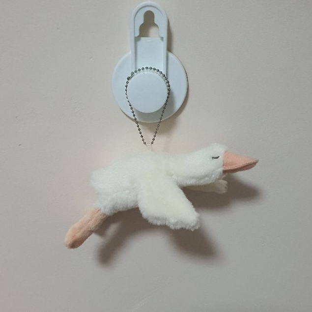 [พร้อมส่ง] Amuse // Amufun // พวงกุญแจตุ๊กตาห่าน ขนสีครีม // ขนาด 13 cm.