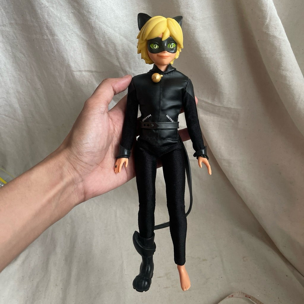 ตุ๊กตาผช Cat Noir จาก Miraculous Ladybug✨มือสอง สภาพดี รองเท้าหายข้างนึง!