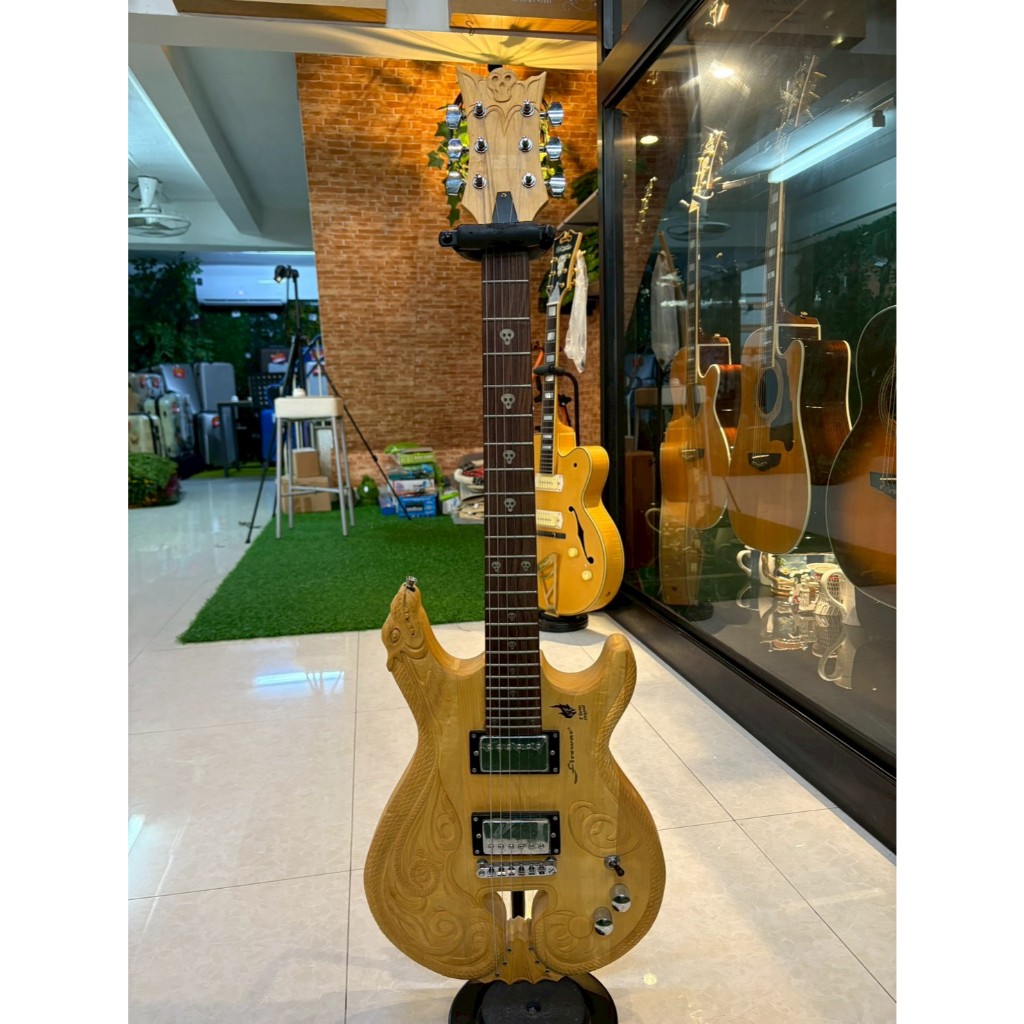 SALE Firewar Guitar กีตาร์ กีต้าร์ไฟฟ้า (แกะสลักมังกรยาว) สินค้าตัวโชว์ ใช้งานได้ปกติ ราคาพิเศษ