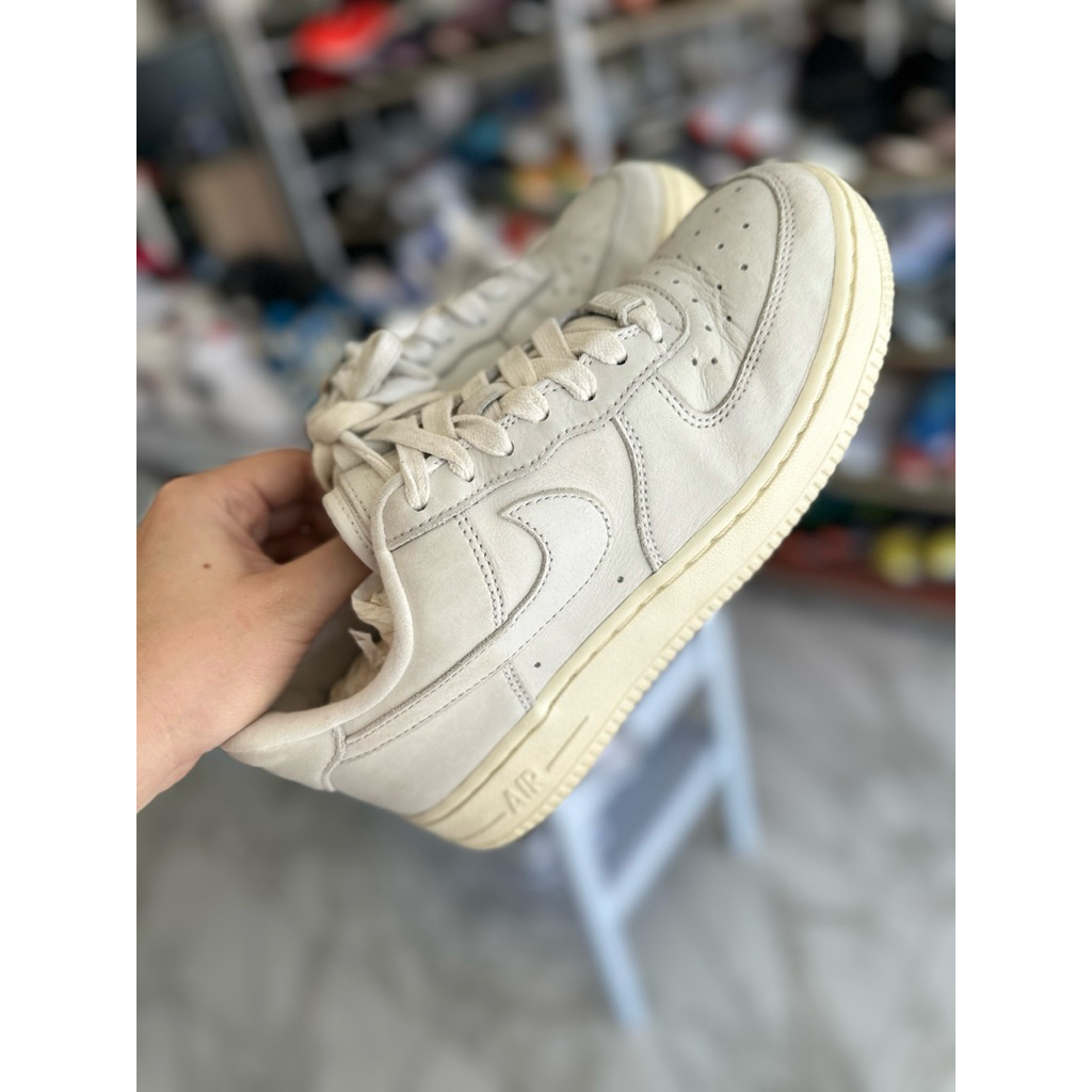 nike af 1 มือสองของแท้  ไซส์37.5/23.5cm (ดูรูปเพิ่มเติมก่อนได้)(สอบถามคู่ยังอยู่ก่อนกดสั่งซื้อ)