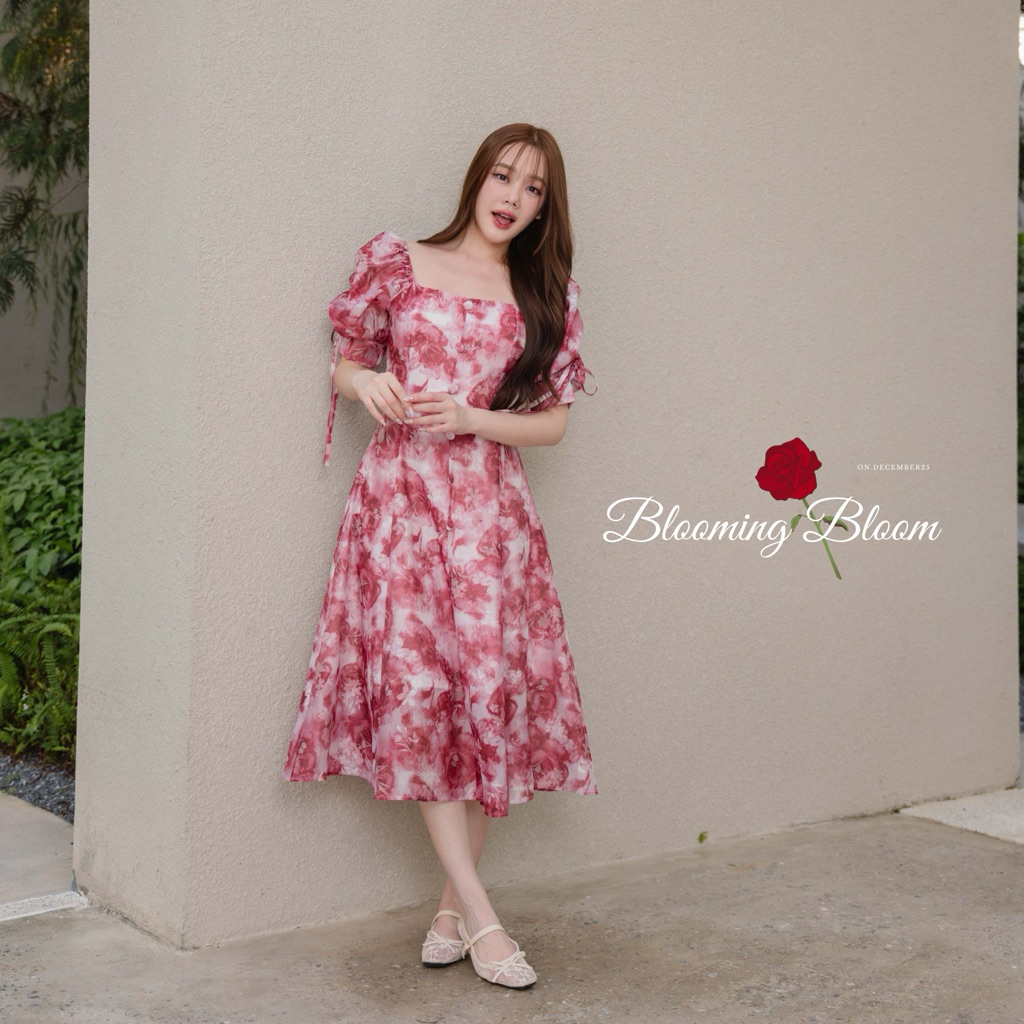 on.december25 ชุดเดรส Blooming Bloom สีแดงกุหลาบ