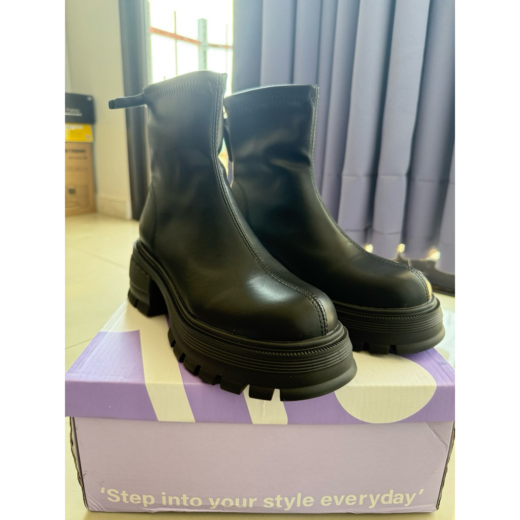 ส่งต่อ บูทหุ้มข้อหนัง pu Mellow co size 39