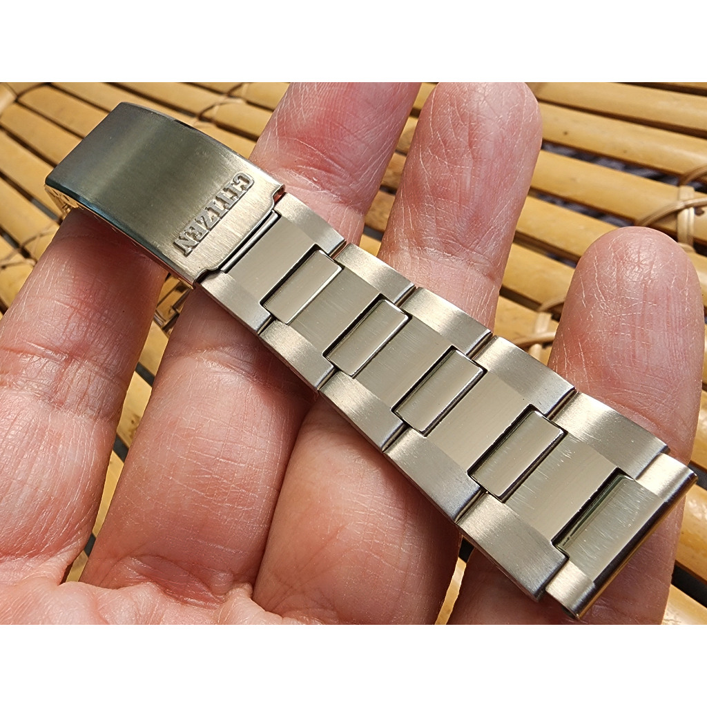 สาย citizen bullhead สายแท้เก่าเก็บ 18mm ใส่ citizen bullhead มด x หรือรุ่นอื่นๆ ที่สาย 18m (นาฬิกาค