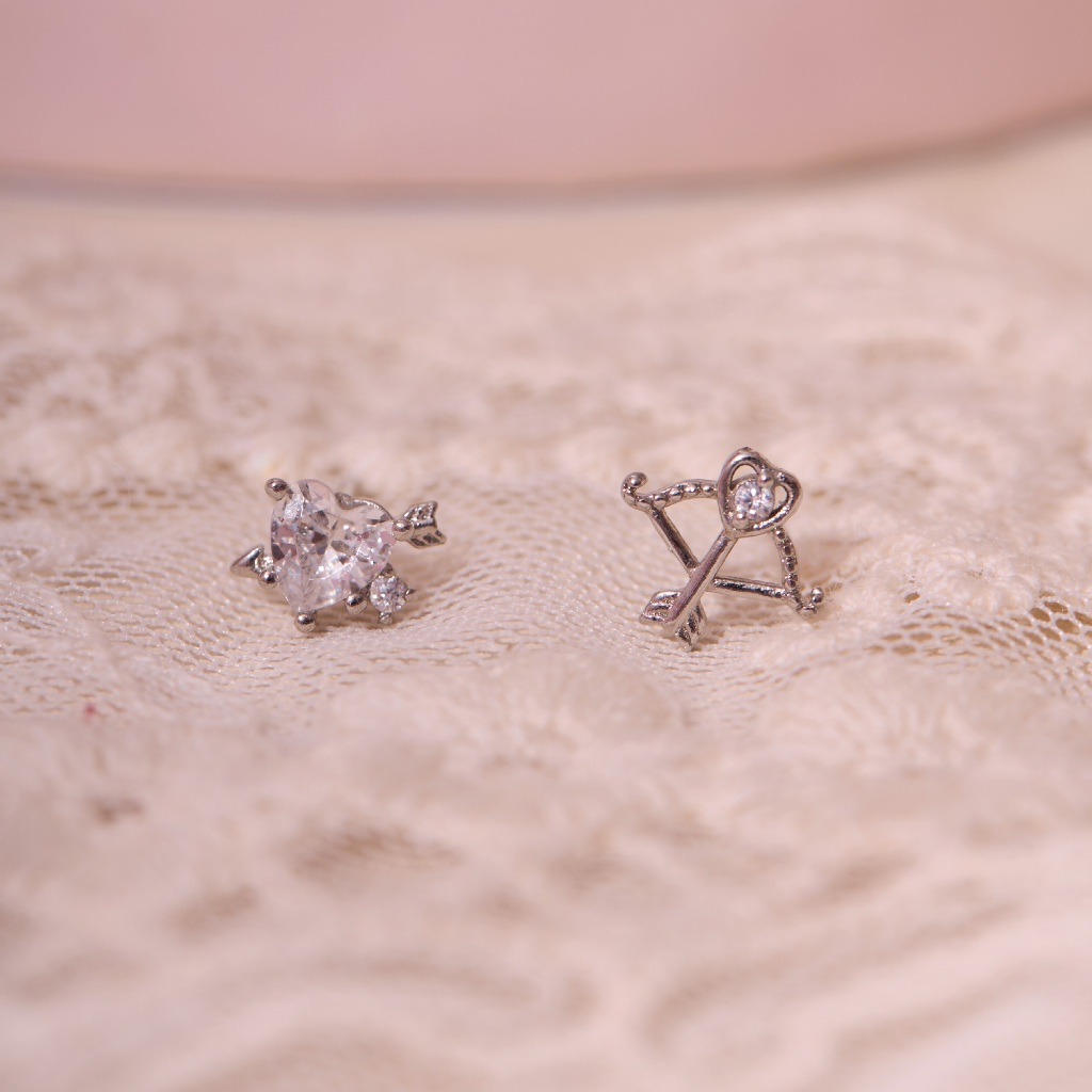 earika.earrings - Cupid Kiss ต่างหูหัวใจคิวปิดน่ารัก วัสดุก้านเงินชุบทองคำขาว เหมาะสำหรับคนแพ้ง่าย